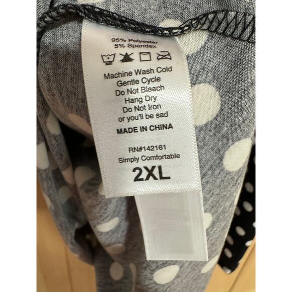 LulaRoe | Lynnae Long Sleeve Black Polkadot Top NWT | Size 2XL (22-24) - Picture 7 of 8